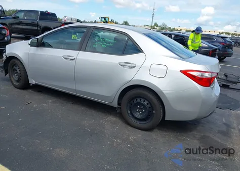 2015 Toyota Corolla Le z USA, uszkodzony, nr VIN 5YFBURHE4FP270672